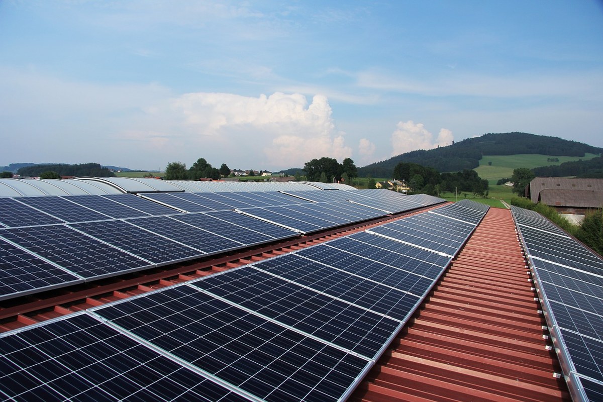 你知道嗎？太陽能電池板是有八大組件材料封裝而成