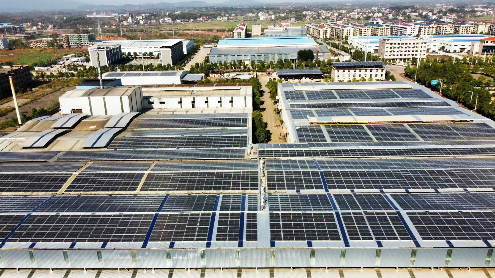 6月以來，室外溫度居高不下！多地供電緊張，光伏電站或將為工商業(yè)企業(yè)帶來“用電自由！